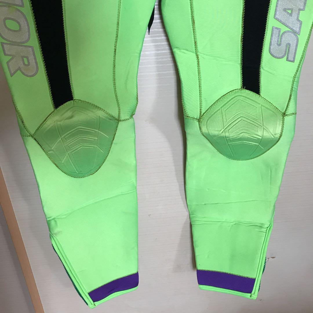 ウェットスーツ