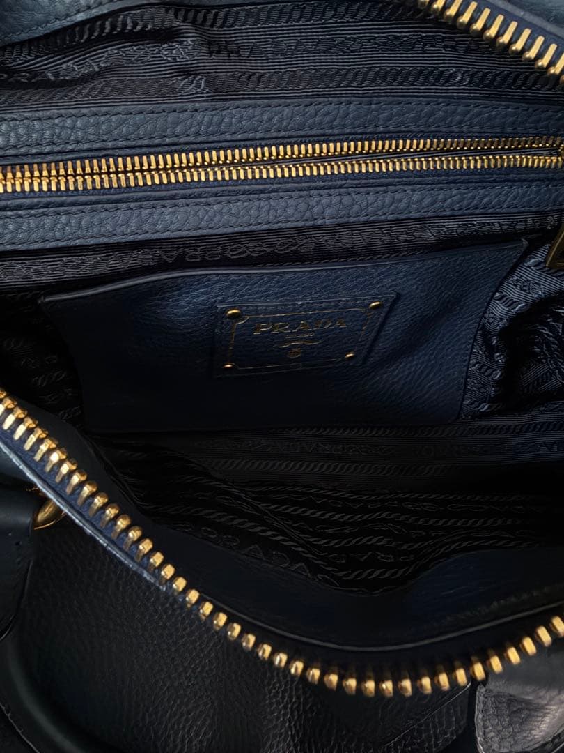 PRADA ネイビー レザー ショルダーバッグ