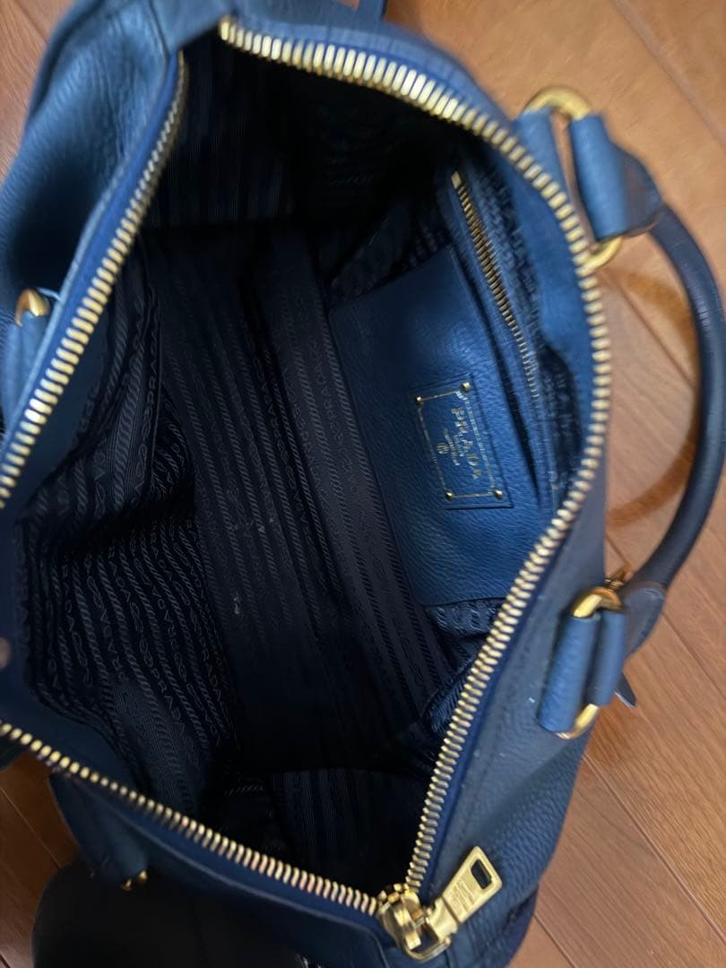 PRADA ネイビー レザー ショルダーバッグ