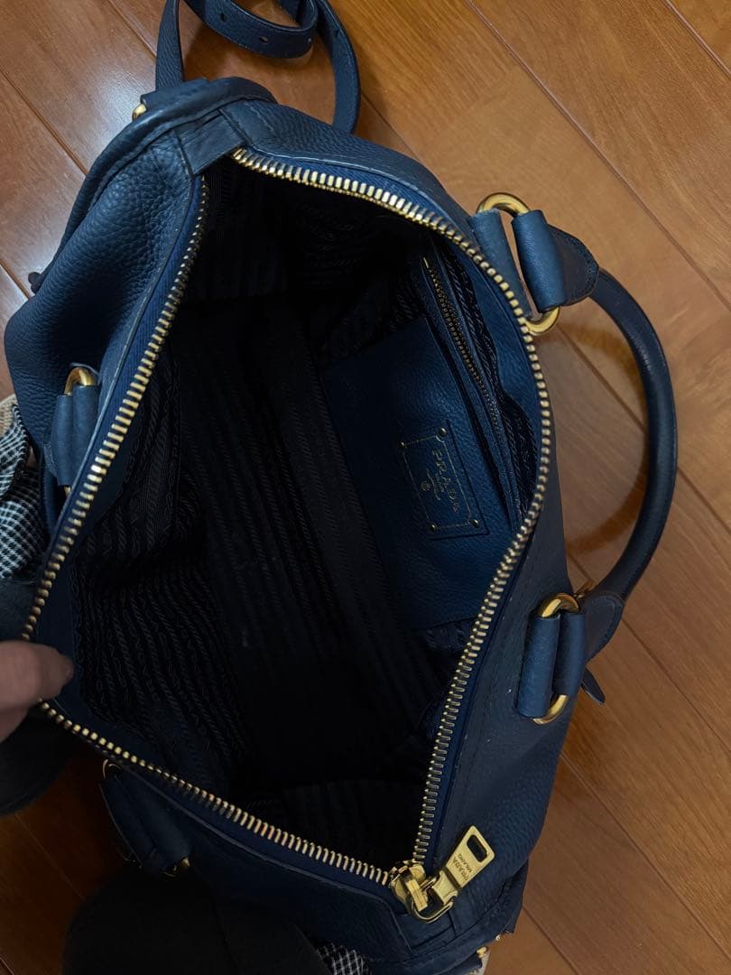 PRADA ネイビー レザー ショルダーバッグ