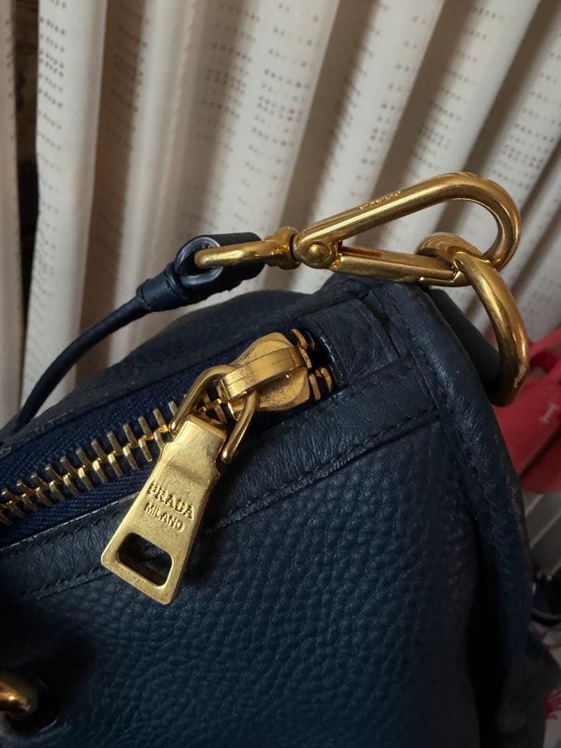 PRADA ネイビー レザー ショルダーバッグ