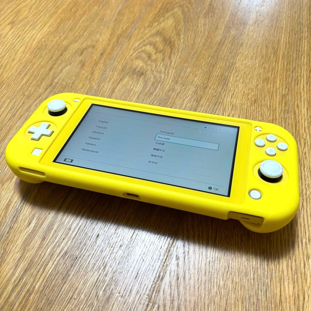 任天堂　Switch Lite イエロー　シリコンカバー付き　付属品なし