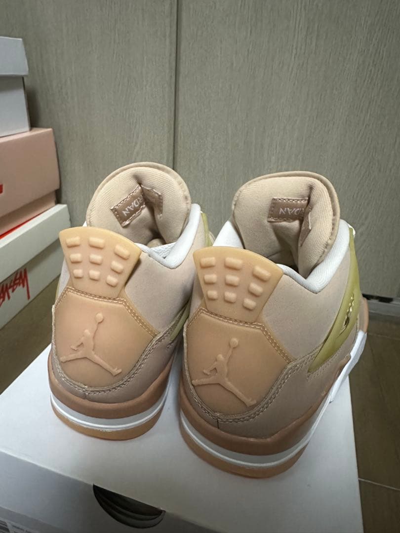 新品未使用　Nike AIR JORDAN 4 RETRO ナイキ