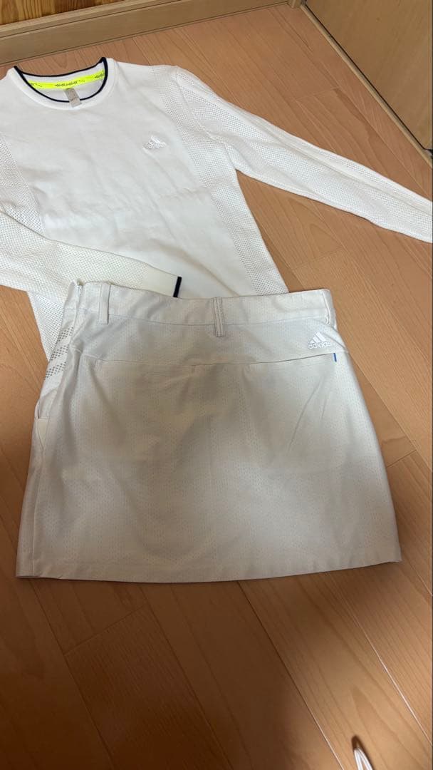 ホワイトメッシュ長袖トップスとスカートセット アディダス ゴルフ