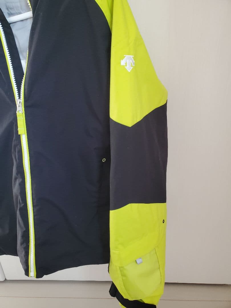 DESCENTE スキーウェア　上下セット　調整機能付き　150