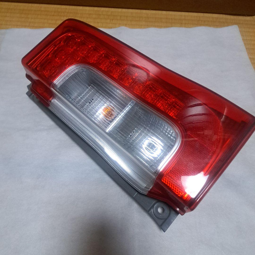 ダイハツ★タント★タントカスタム★LA600S ★LED テールランプ★右★良品