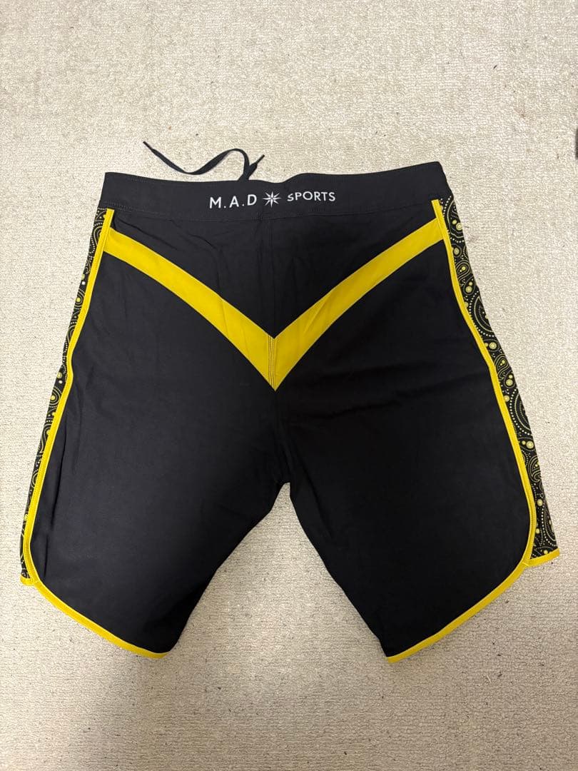 M.A.D. 競泳水着 黒/黄色