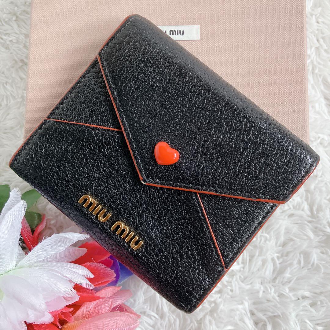 美品✨ミュウミュウ 3つ折り財布 マドラス ラブレター ハート 黒　赤　ゴールド