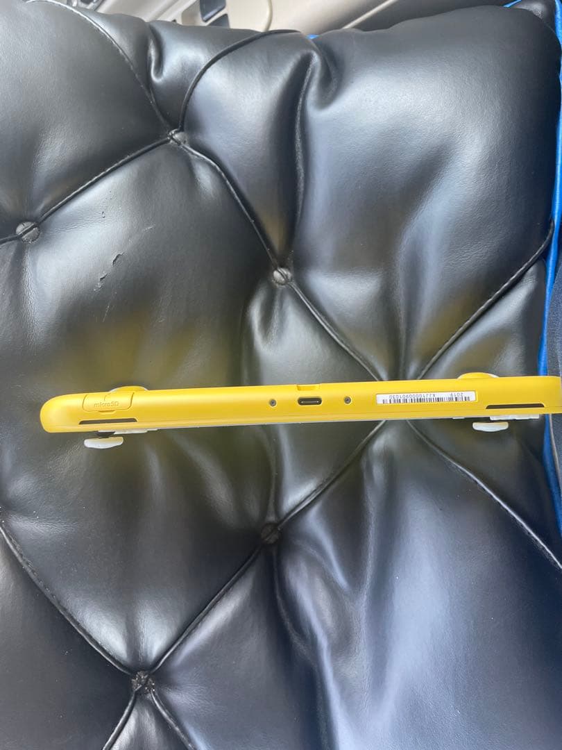 ア*ュ様 Nintendo Switch Lite イエロー　ジャンク品