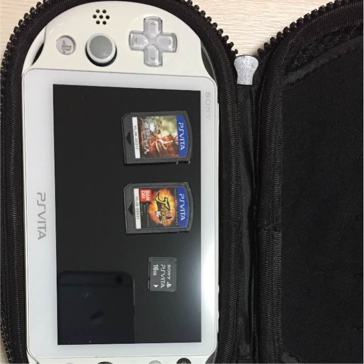 psvita2000充電ケーブル付き+ソフト2+本体ケース+メモリ16ギガ