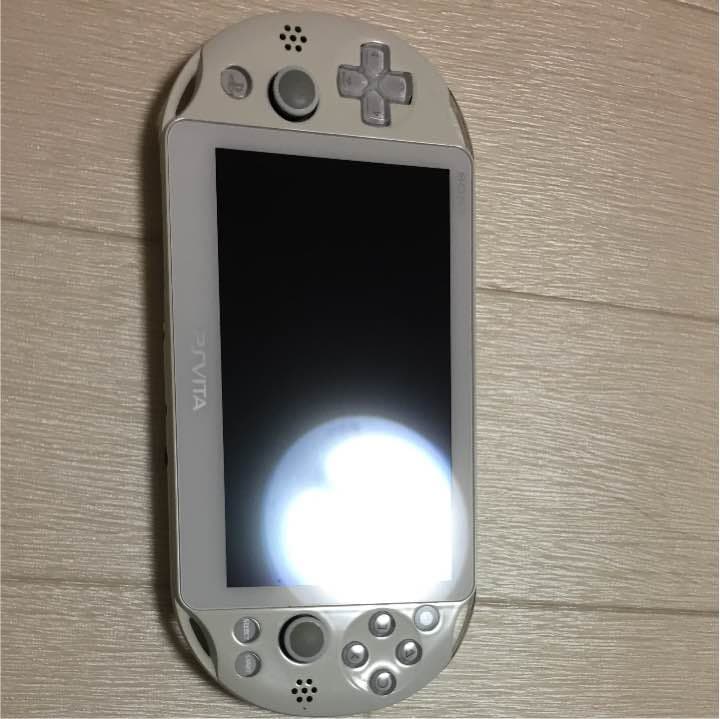 psvita2000充電ケーブル付き+ソフト2+本体ケース+メモリ16ギガ