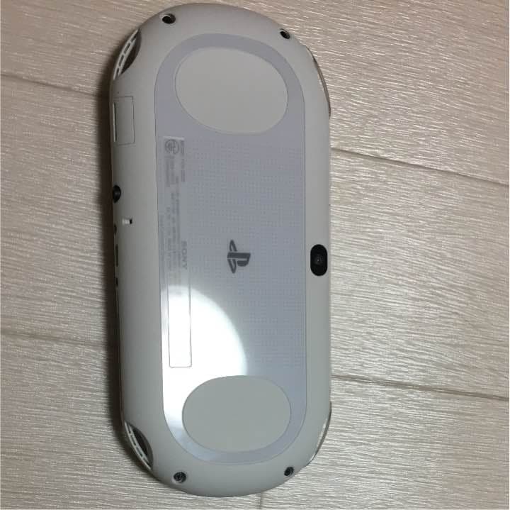 psvita2000充電ケーブル付き+ソフト2+本体ケース+メモリ16ギガ
