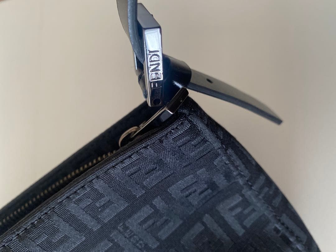 FENDI ズッキーノ　ズッカ柄　アクセサリーポーチ　ブラック