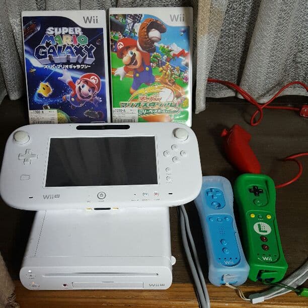 WiiUとカセット（マリオギャラクシー、マリオベースボール、スマブラ）リモコン