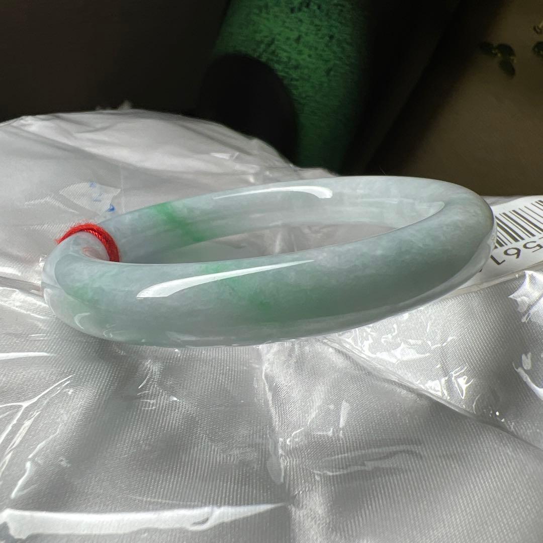 翡翠 バングル 陽緑花柄丸型バングル　〜56.5