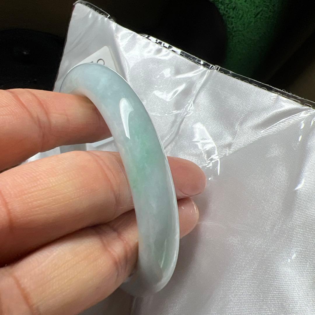 翡翠 バングル 陽緑花柄丸型バングル　〜56.5