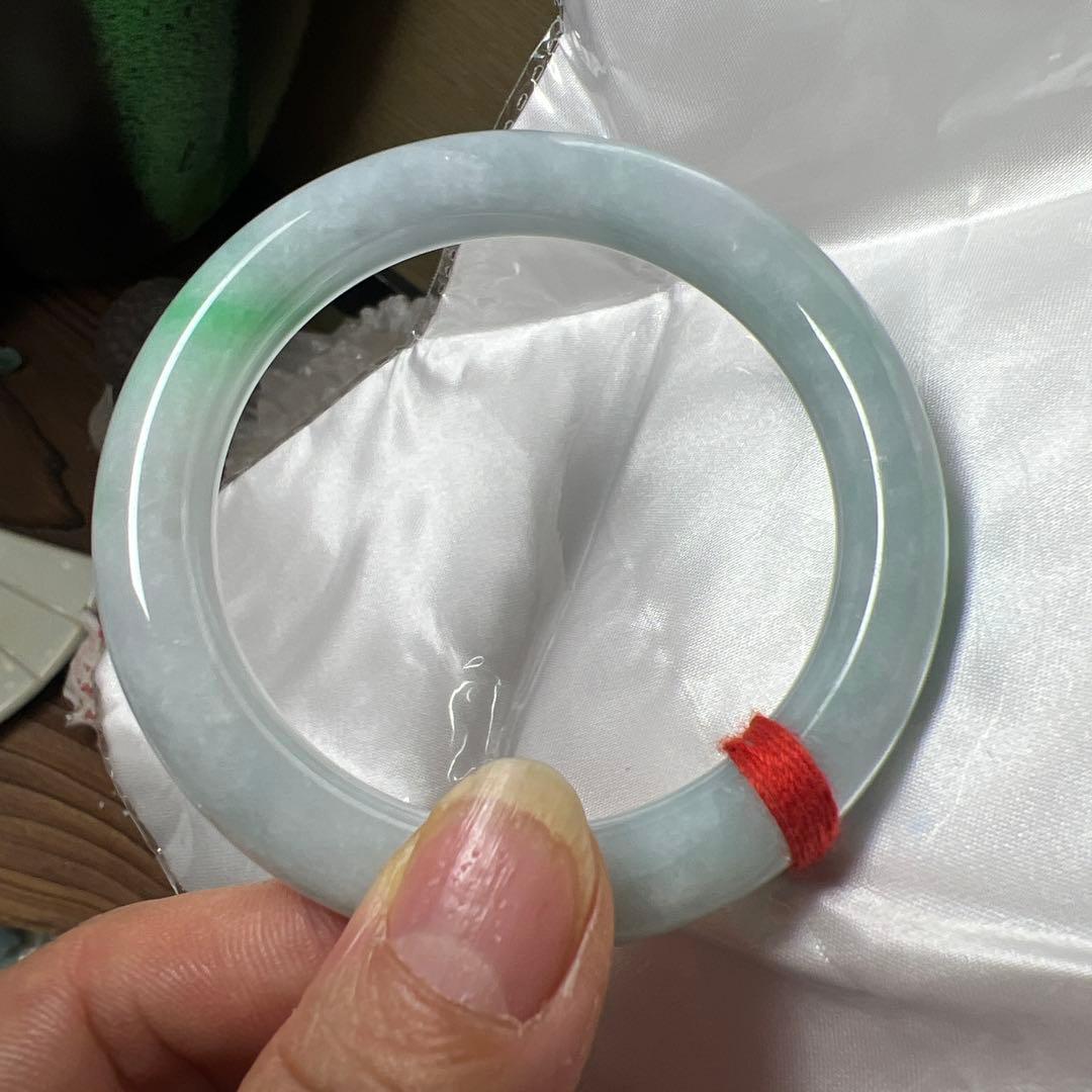 翡翠 バングル 陽緑花柄丸型バングル　〜56.5