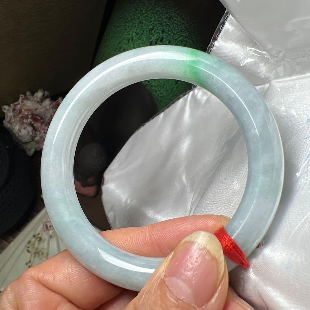 翡翠 バングル 陽緑花柄丸型バングル　〜56.5