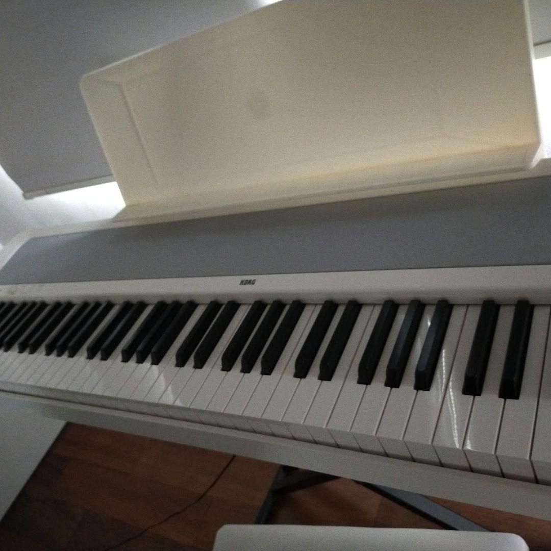 2021年　美品　KORG B2 ホワイト 電子ピアノ/譜面台/値下げ中