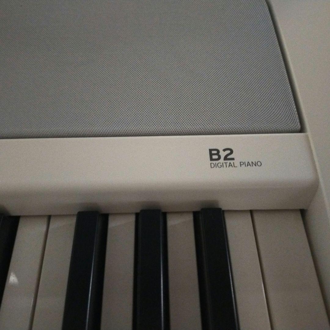 2021年　美品　KORG B2 ホワイト 電子ピアノ/譜面台/値下げ中