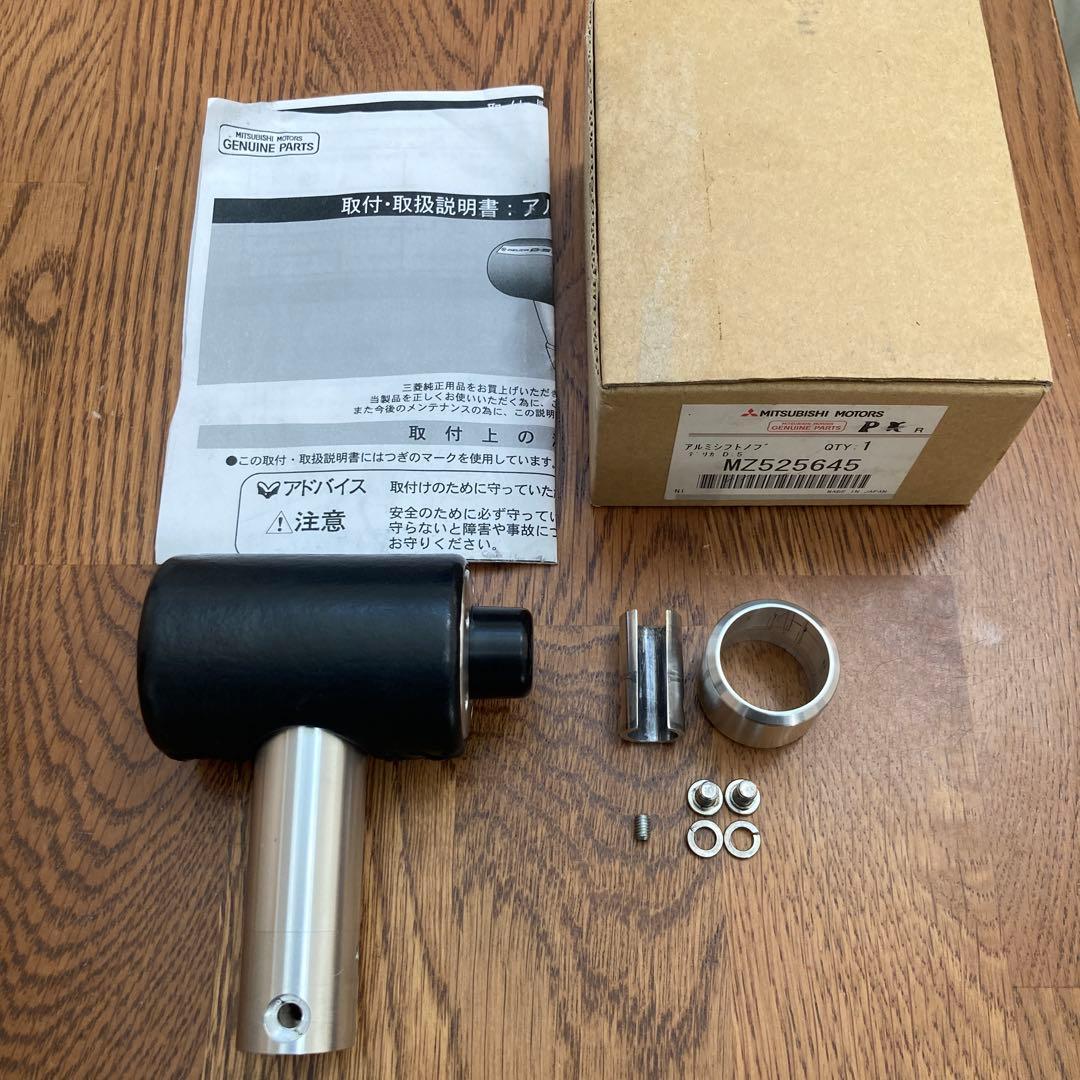 DELICA D5専用のアルミニウムとレザー製シフトノブ（マイナーチェンジ前用）