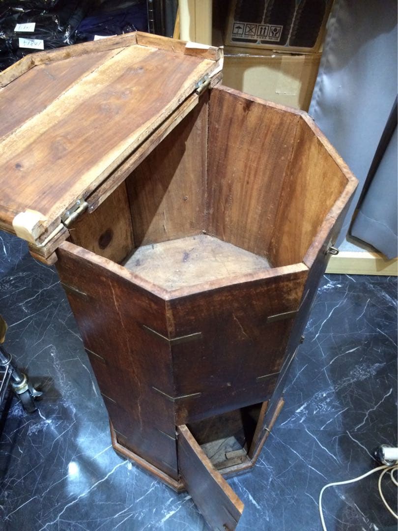 木製八角形アンティーク収納家具