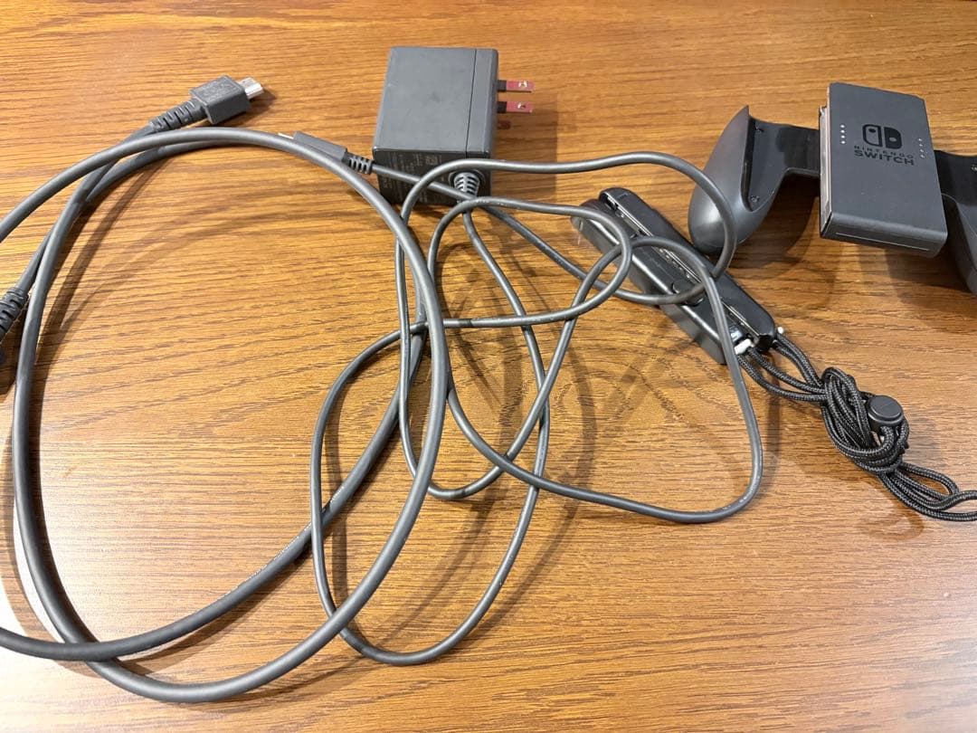 【美品・完品】Nintendo Switch 本体 (ネオンブルー/レッド)