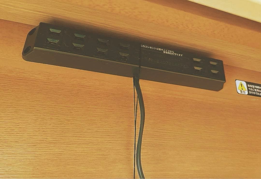 カリモク　【 学習机 】 デスクのみの商品　美品　　引き出しあり　送料込み