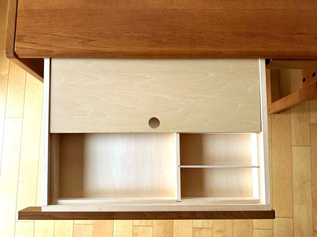 カリモク　【 学習机 】 デスクのみの商品　美品　　引き出しあり　送料込み