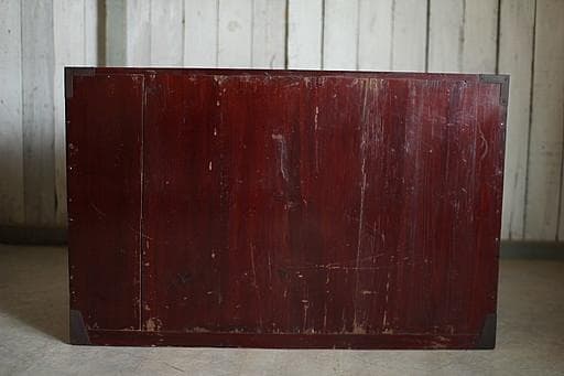 綺麗な打ち出し金具時代庄内箪笥　扉付き