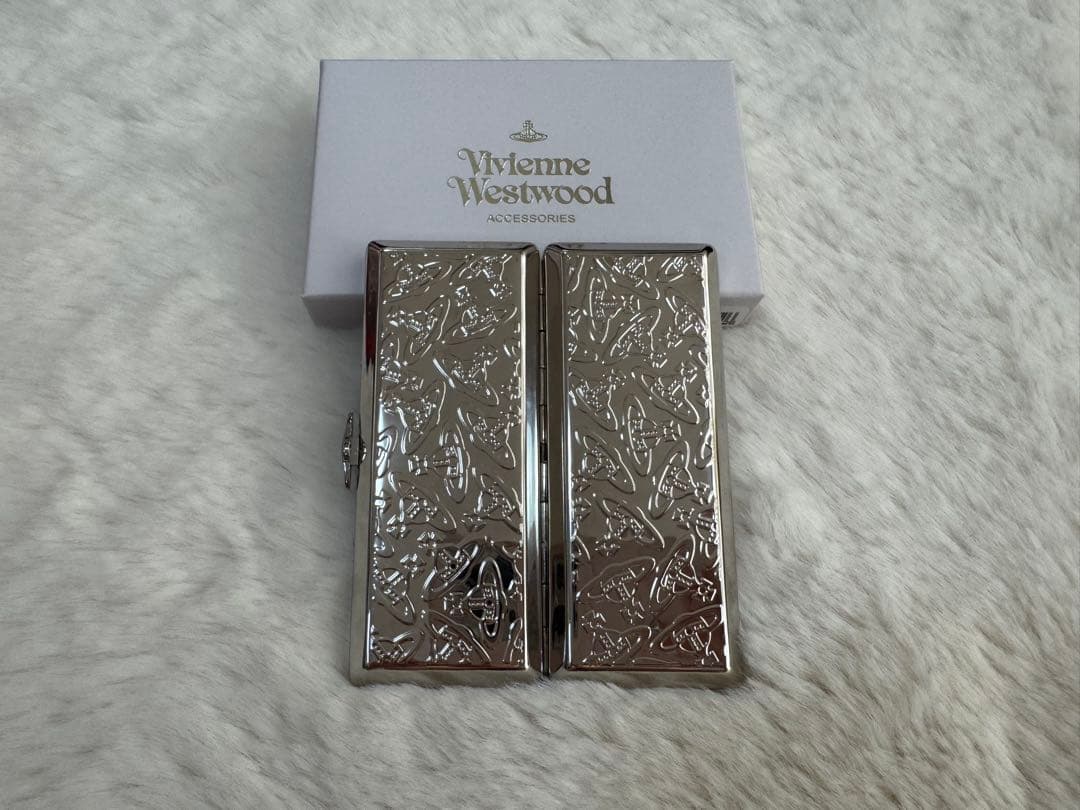 【にゃんこ】Vivienne Westwood メタルケース