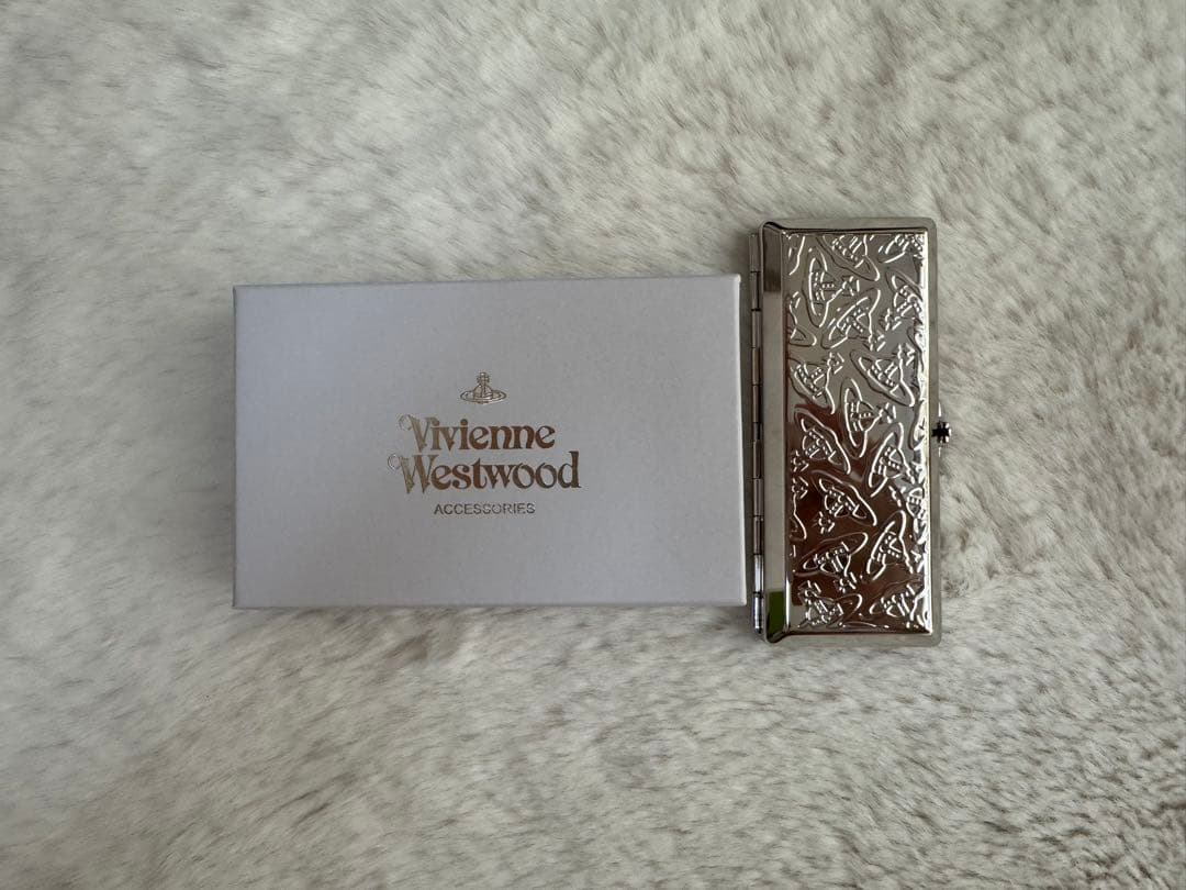 【にゃんこ】Vivienne Westwood メタルケース