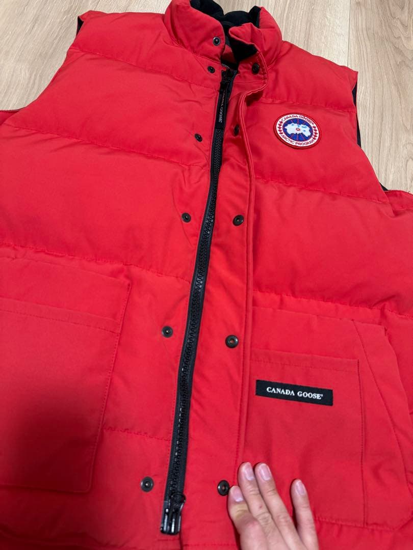 ひ*ん様   ダウンベスト 赤 カナダグース　4154M
