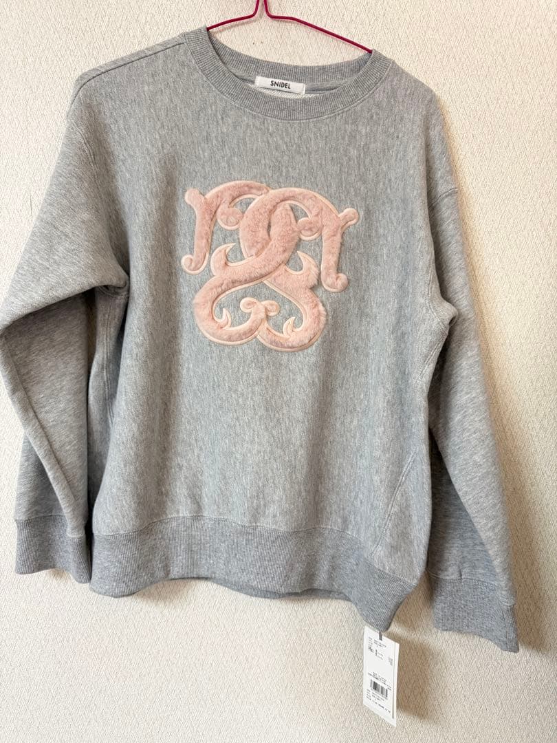 SNIDEL グレー 刺繍ロゴ スウェット