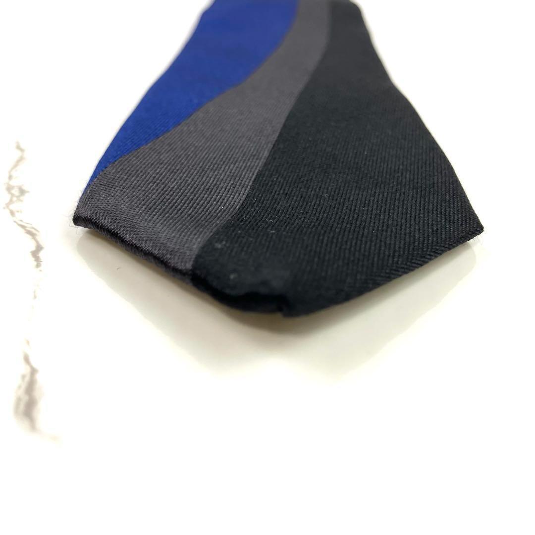 ゆうこ　美品　プラダ　ネクタイ　ナロータイ　マルチカラー　ブルー　ブラック