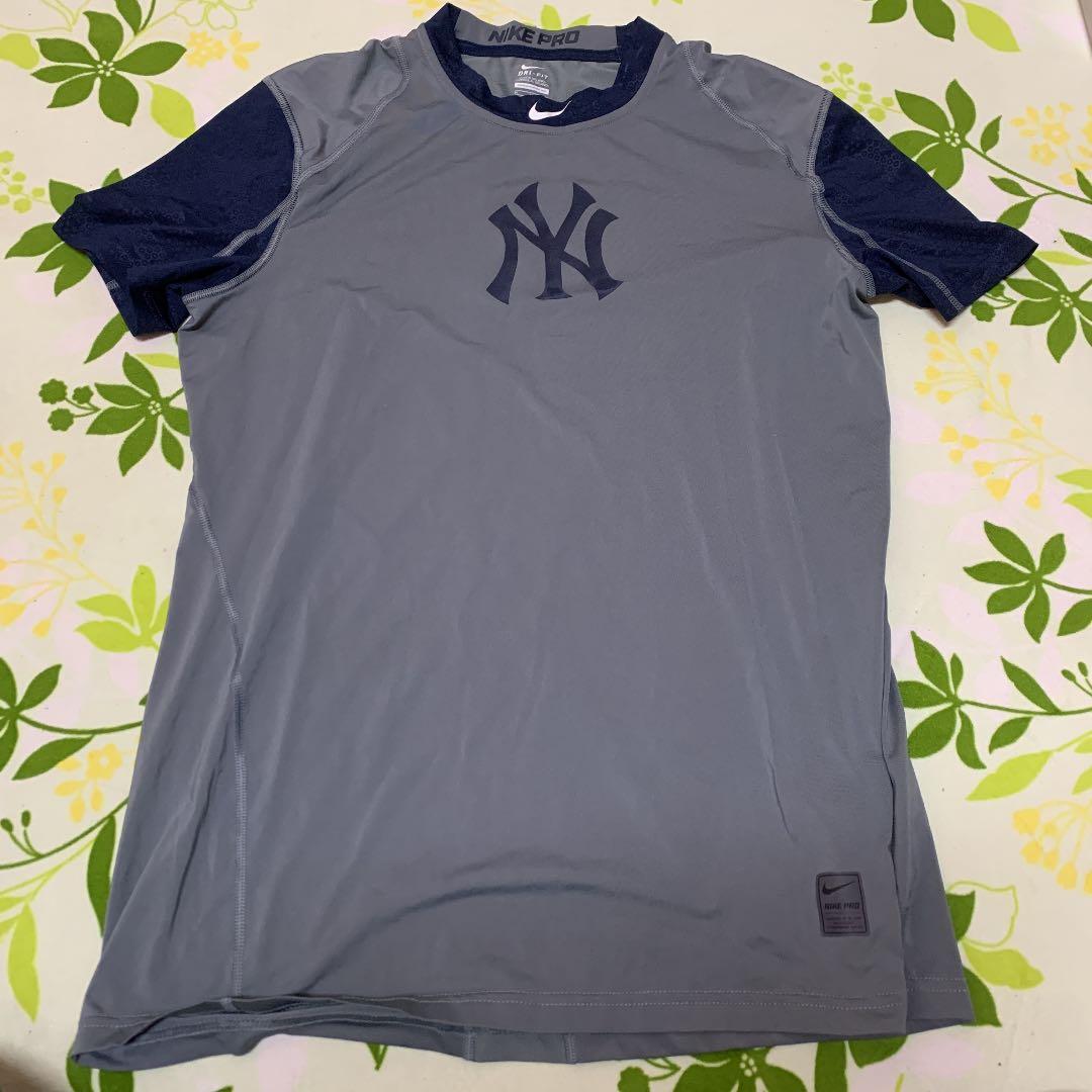[限定]米国での購入品　NIKE ヤンキース　アンダーシャツM