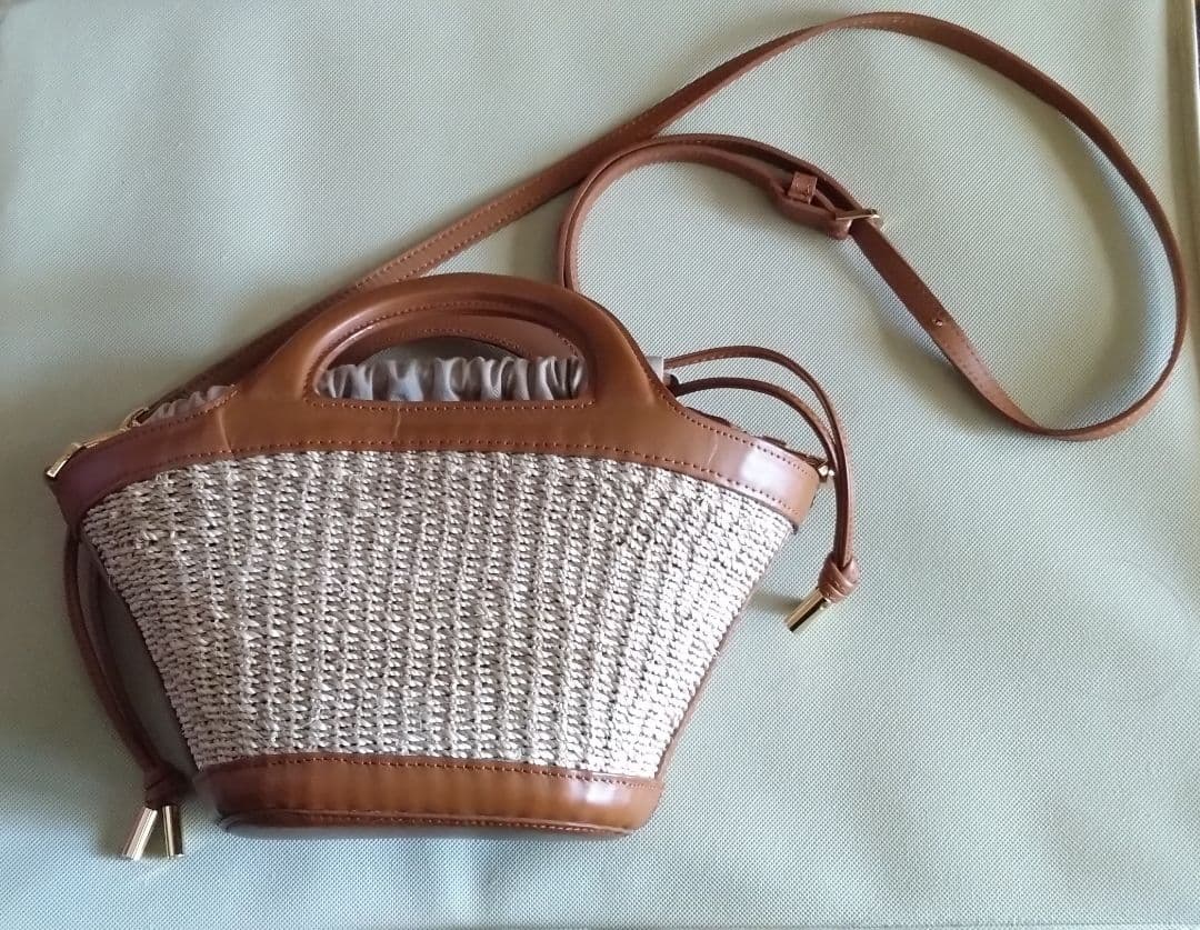 VOLAd'ORO ヴィオラドーロ かごバッグ　ショルダーバック