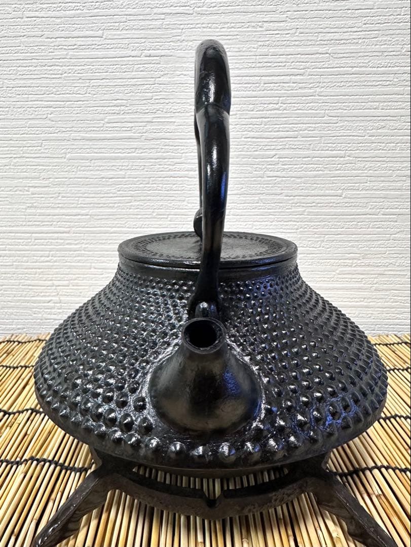 未使用品　南部伝統工芸士 及川寛治作　１５型　大アラレ　南部鉄瓶　南部鉄器　鉄瓶