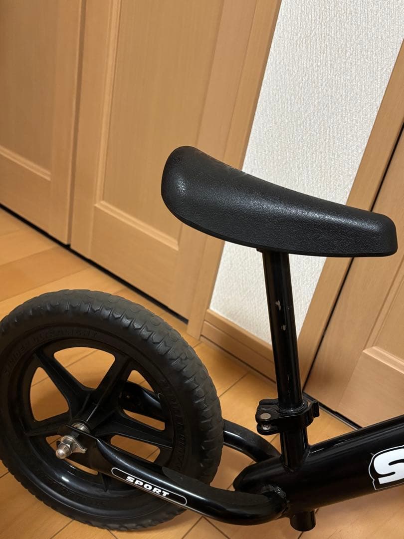 STRIDER 12インチ ブラック　スポーツモデル