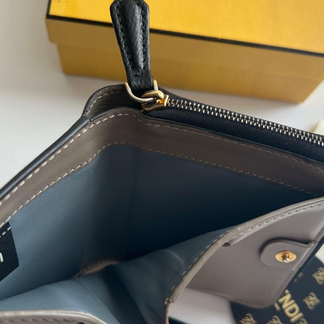 76 極上美品 FENDI フェンディ エフイズ 2つ折り財布