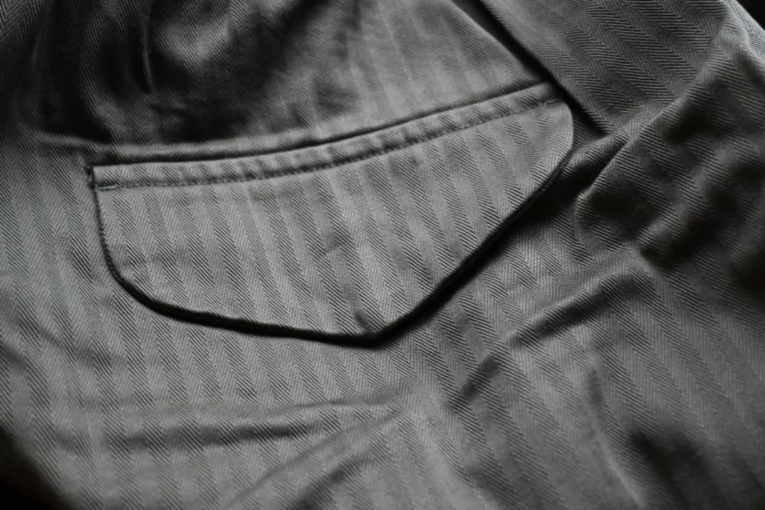 タグ付き. FIRMUM カーキパンツ. ヘリンボーン