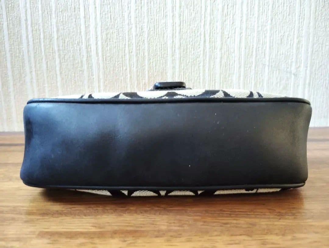 美品　人気　コーチ　シグネチャー　ワンショルダーバッグ　ブラック　保護袋付き