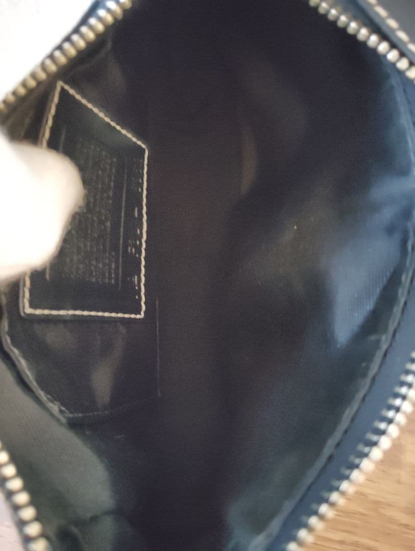 美品　人気　コーチ　シグネチャー　ワンショルダーバッグ　ブラック　保護袋付き