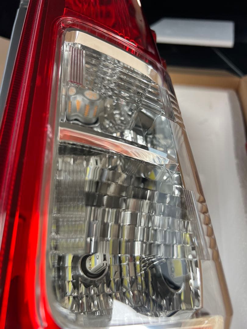 ハイエース 純正テールランプ LED変更品