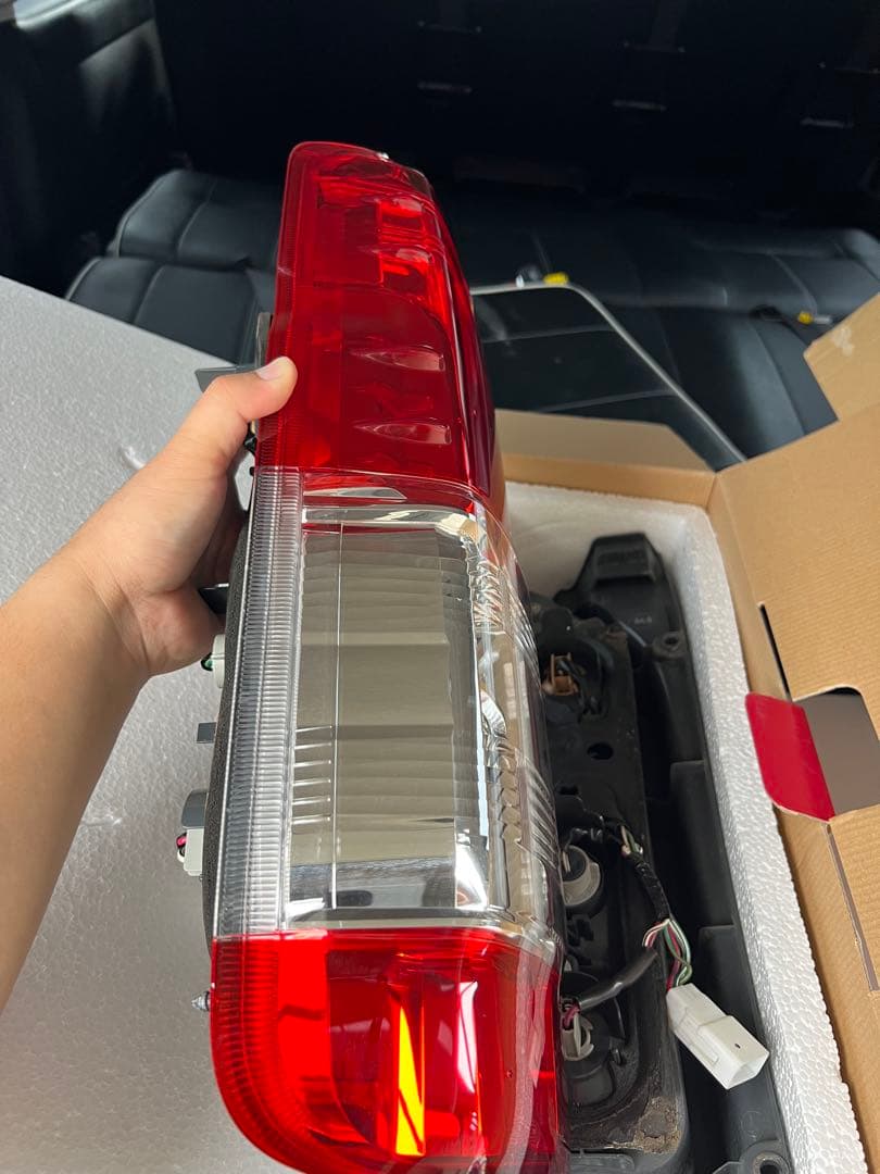 ハイエース 純正テールランプ LED変更品