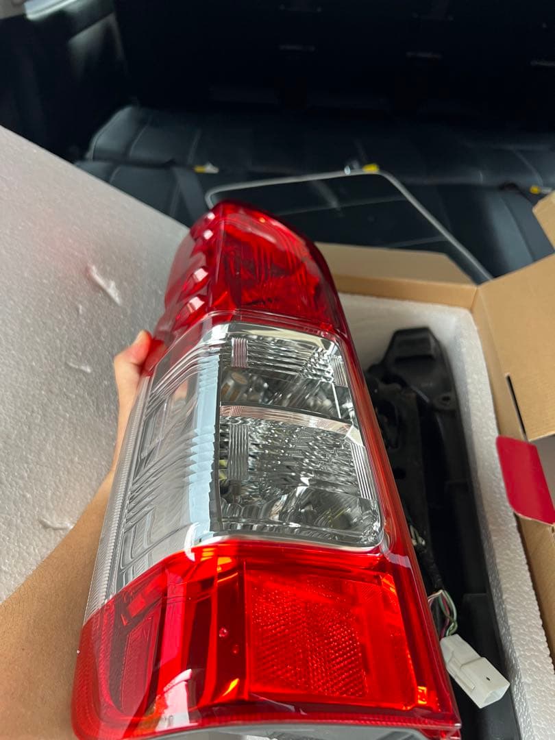 ハイエース 純正テールランプ LED変更品