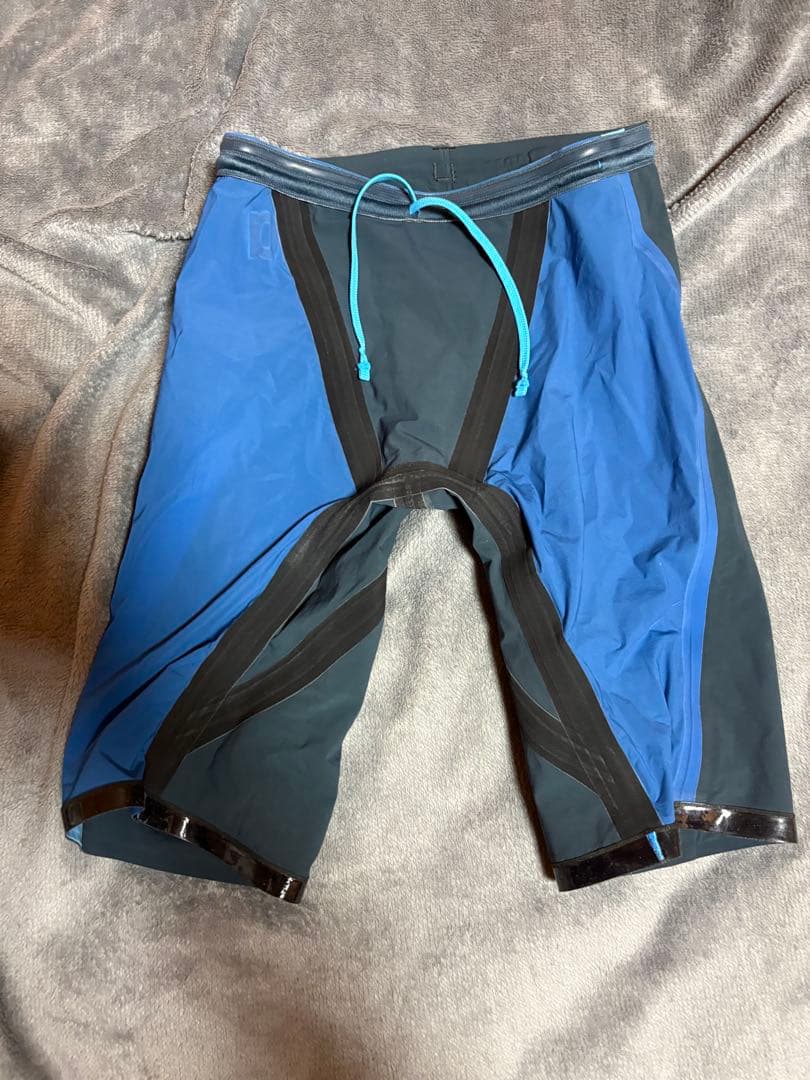 美品‼️arenaアクアフォースストーム 競泳水着 青・黒