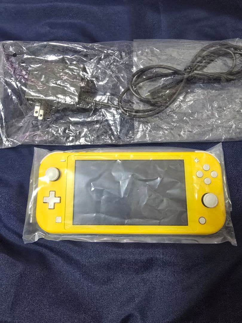 美品 Nintendo Switch Lite イエロー 本体 ケース付き