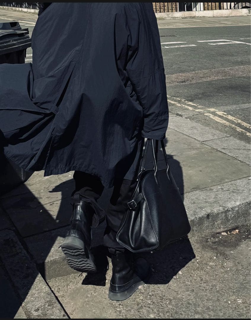 ブラックレザーハンドバッグ　 SIDE BELT BOSTON BAG