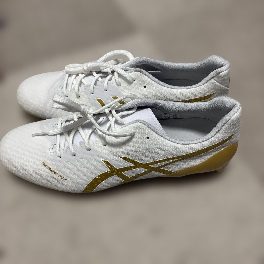 ASICS ラグビースパイクホワイト/ゴールド